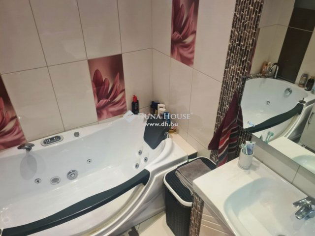 Eladó családi ház, Siófokon 92.99 M Ft, 3 szobás