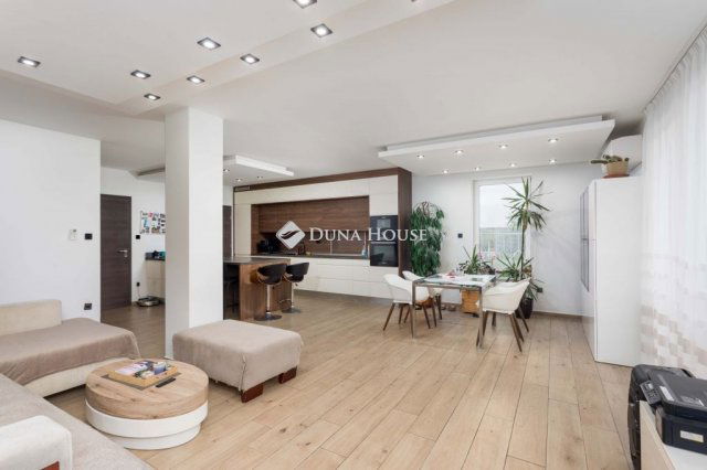 Eladó téglalakás, Győrújfalun 171 M Ft, 4 szobás