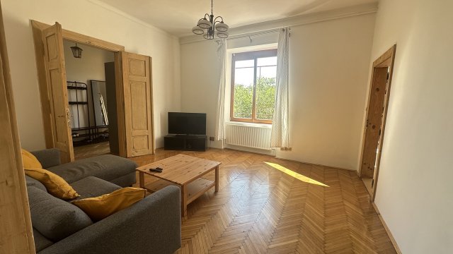 Kiadó téglalakás, albérlet, Pécsett, Anna utcában, 3 szobás