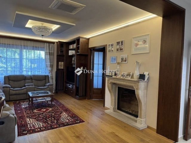 Eladó családi ház, Budapesten, XV. kerületben 236 M Ft, 4 szobás