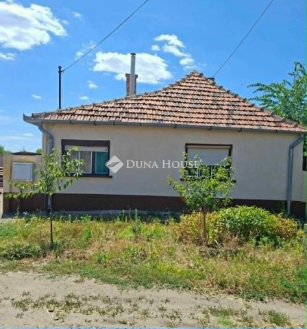 Eladó családi ház, Madarason 14 M Ft, 3 szobás