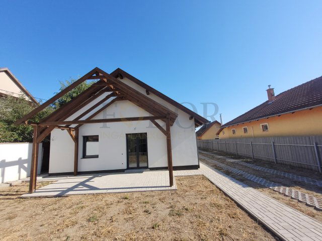 Eladó ikerház, Tápiószecsőn 74.9 M Ft, 4 szobás