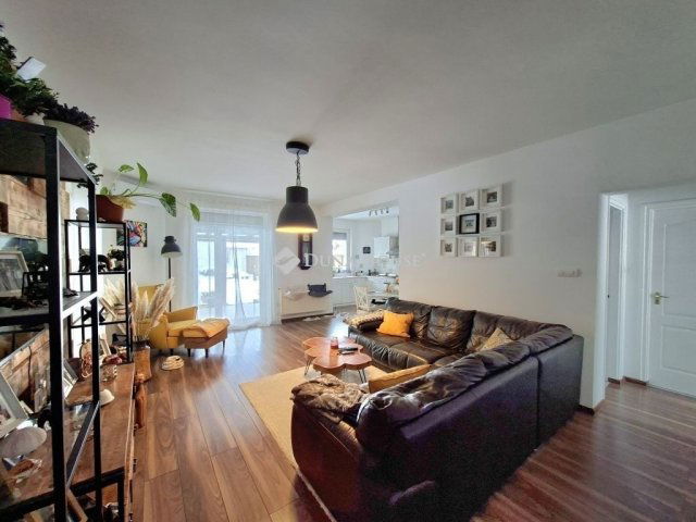 Eladó családi ház, Enyingen 99.9 M Ft, 5 szobás