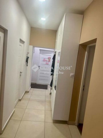 Eladó családi ház, Esztergomban 85 M Ft, 4 szobás