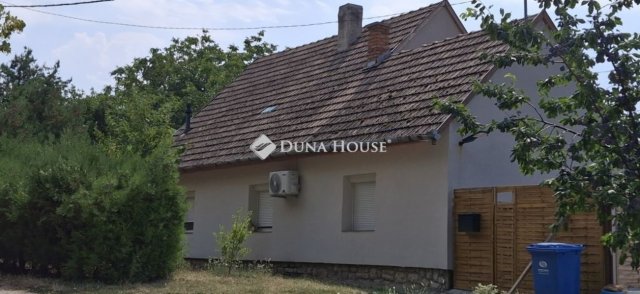 Eladó családi ház, Siklóson 38 M Ft, 3+2 szobás