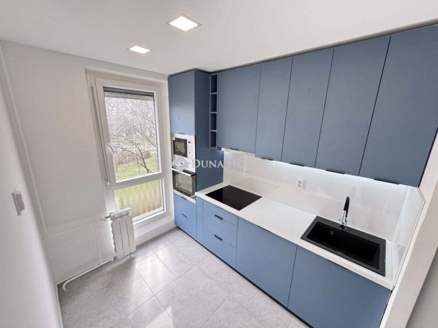 Eladó panellakás, Pécsett 49.6 M Ft, 1+1 szobás