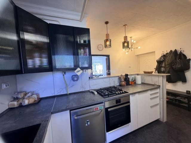 Eladó családi ház, Tökölön 101 M Ft, 2 szobás