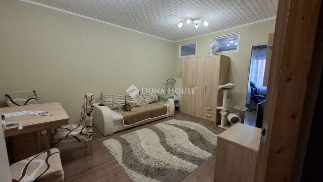 Eladó panellakás, Dunaújvárosban, Március 15. téren 36.99 M Ft