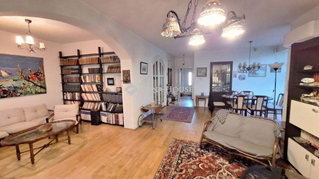 Eladó sorház, Budapesten, II. kerületben, Csatárka úton