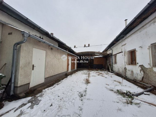 Eladó üzlethelyiség, Budapesten, XVI. kerületben 155 M Ft