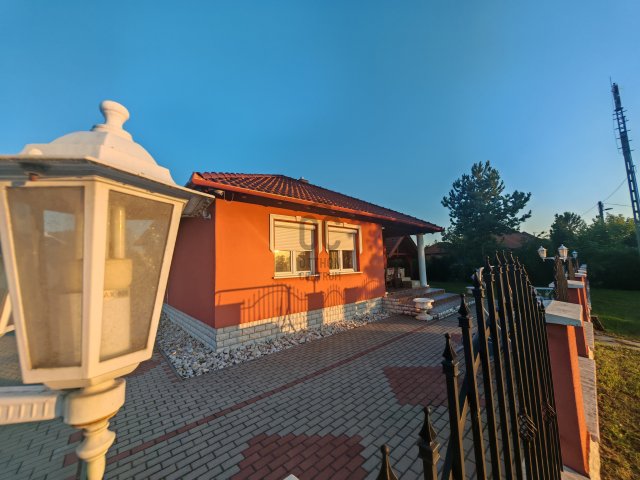 Eladó családi ház, Esztergomban 84.9 M Ft, 4 szobás