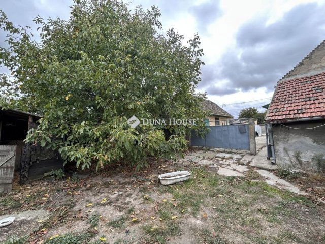 Eladó családi ház, Nagybaracskán 18 M Ft, 4 szobás