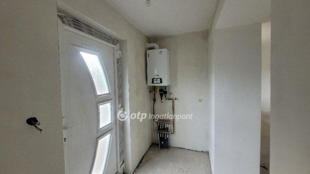 Eladó családi ház, Jászberényben 43.5 M Ft, 2 szobás