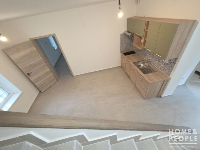 Eladó téglalakás, Szegeden 153 M Ft, 6 szobás