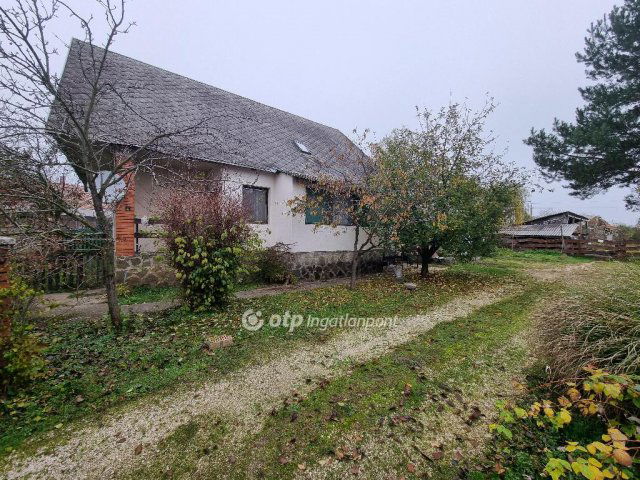 Eladó családi ház, Egyházaskeszőn 39.9 M Ft, 3+1 szobás