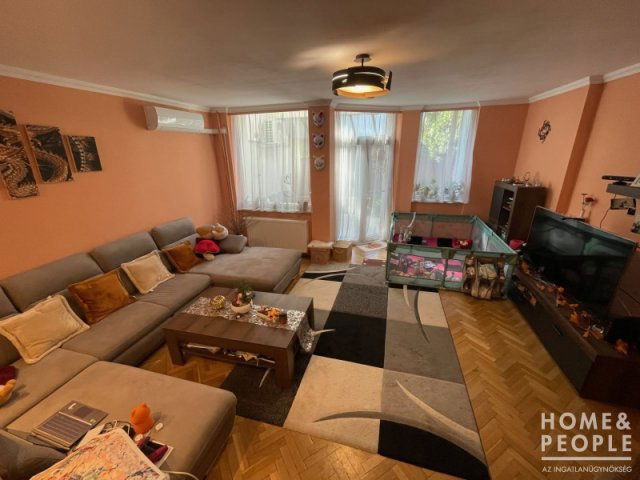 Eladó családi ház, Szegeden 111.99 M Ft, 5 szobás