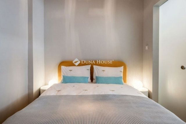 Eladó téglalakás, Budapesten, V. kerületben 113 M Ft, 1 szobás