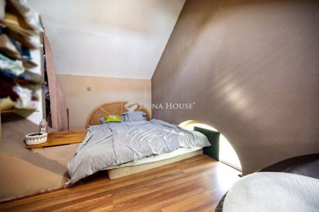 Eladó családi ház, Etyeken 150 M Ft, 9 szobás