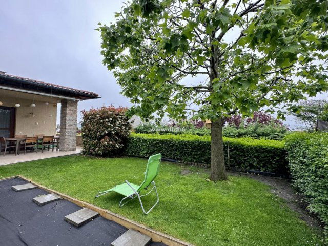 Eladó családi ház, Ürömön 349 M Ft, 6 szobás