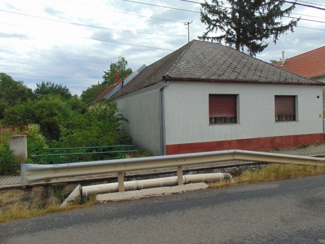 Eladó családi ház, Hosszúhetényen 44.9 M Ft, 3 szobás