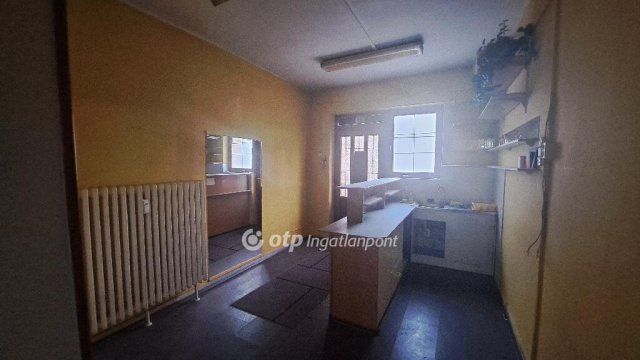 Kiadó üzlethelyiség, Budapesten, XI. kerületben 270 E Ft / hó