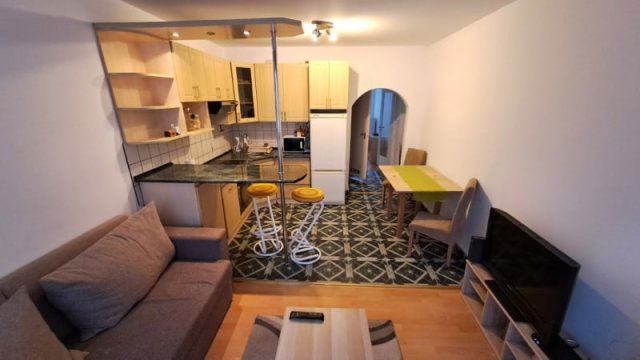 Eladó panellakás, Pécsett 50.99 M Ft, 2+2 szobás