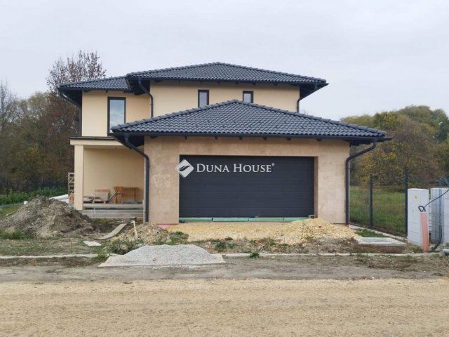 Eladó családi ház, Petőházán 108 M Ft, 5 szobás