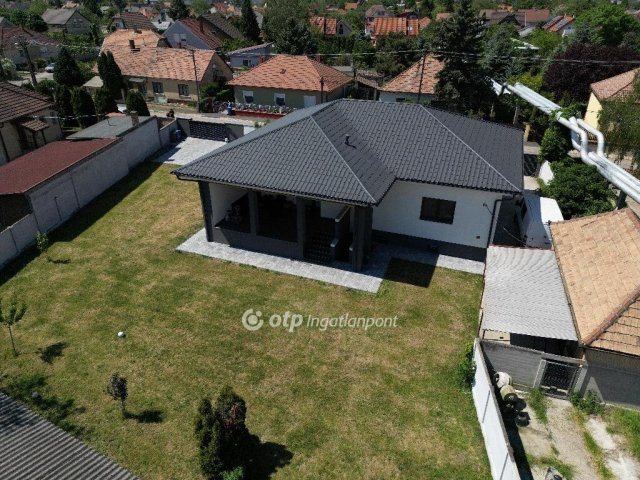 Eladó családi ház, Mosonmagyaróváron 124.9 M Ft, 4 szobás