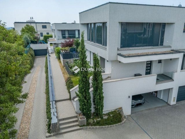 Eladó ikerház, Budapesten, XI. kerületben 390 M Ft, 1 szobás