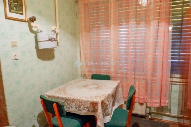 Eladó családi ház, Szegeden 62 M Ft, 5 szobás