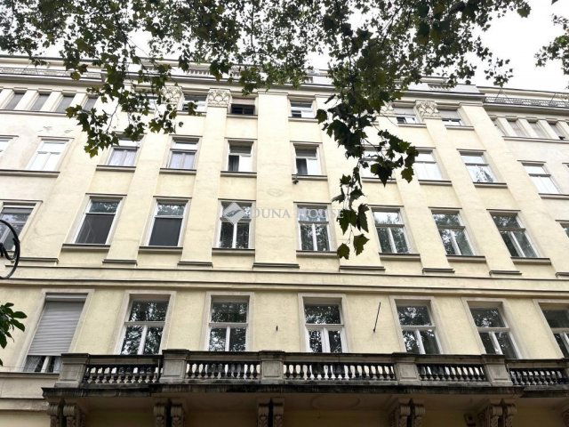 Eladó téglalakás, Budapesten, VI. kerületben 80 M Ft, 2 szobás