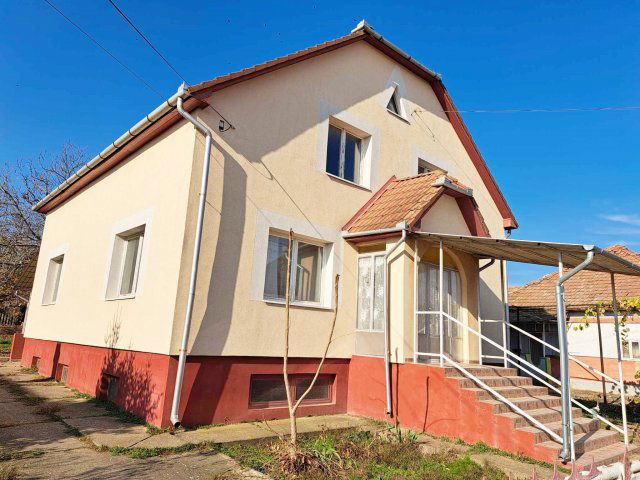 Eladó családi ház, Újfehértón 45 M Ft, 5+1 szobás