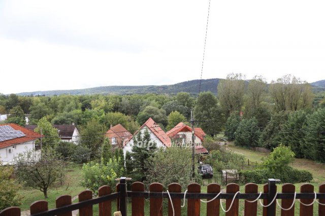 Eladó téglalakás, Pilisszentivánon 220 M Ft, 8 szobás