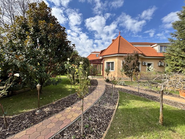 Eladó családi ház, Szegeden 420 M Ft, 6 szobás