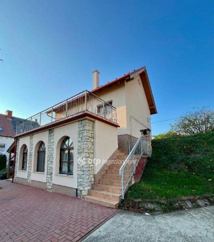 Eladó családi ház, Balatonfüreden 115 M Ft, 2+1 szobás