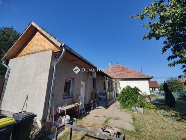 Eladó családi ház, Úrin 49 M Ft, 3 szobás