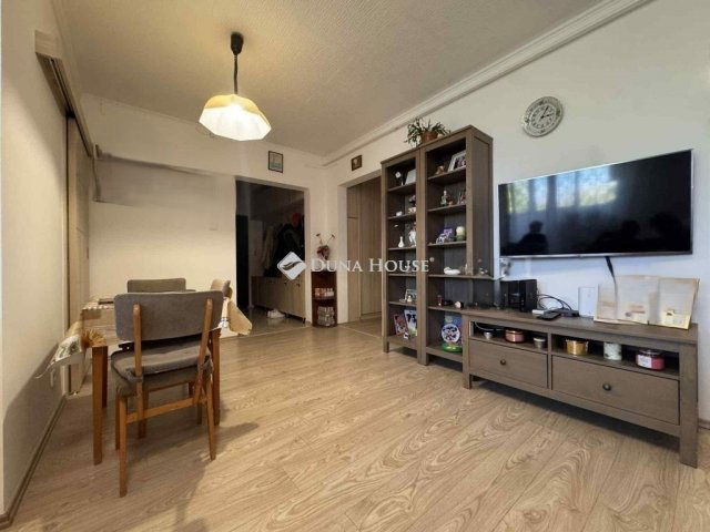 Eladó panellakás, Veszprémben 69.9 M Ft, 4 szobás