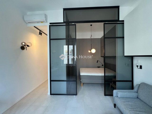 Eladó téglalakás, Budapesten, V. kerületben, Szervita téren