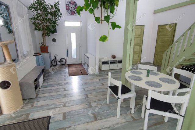 Eladó családi ház, Debrecenben 185 M Ft, 3 szobás