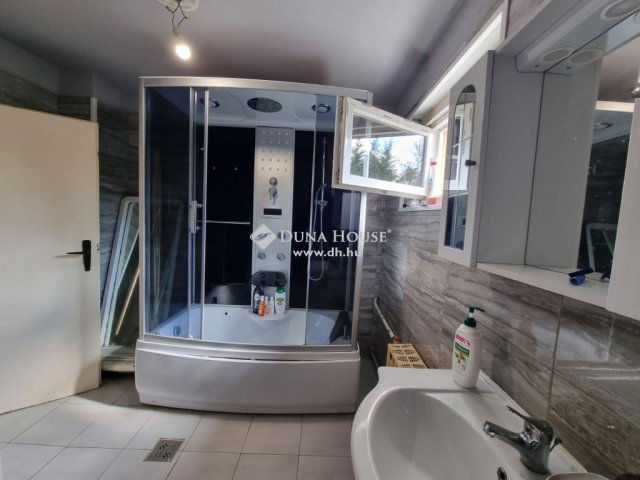Eladó családi ház, Jászfényszarun 55 M Ft, 4 szobás