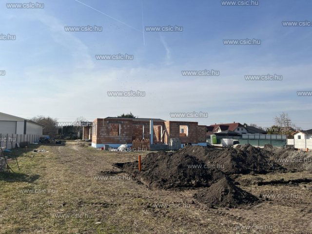Eladó ikerház, Kiskunlacházán 60.2 M Ft, 4 szobás