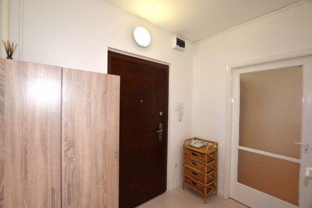 Kiadó panellakás, albérlet, Debrecenben 195 E Ft / hó, 2 szobás