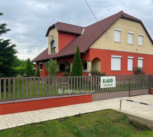 Eladó családi ház, Nyíregyházán 89 M Ft, 6 szobás