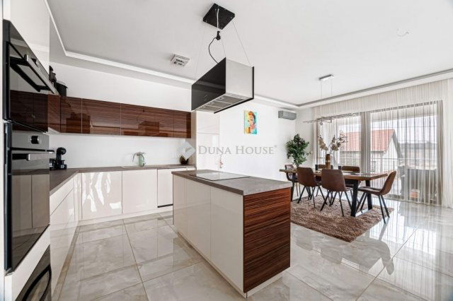 Eladó családi ház, Etyeken 279.9 M Ft, 5 szobás