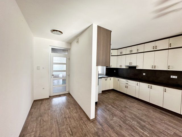 Eladó családi ház, Debrecenben 185 M Ft, 5 szobás