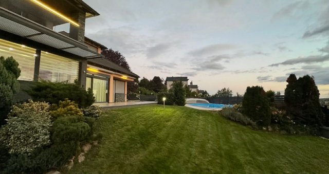 Eladó családi ház, Egerben 439.88 M Ft, 8 szobás