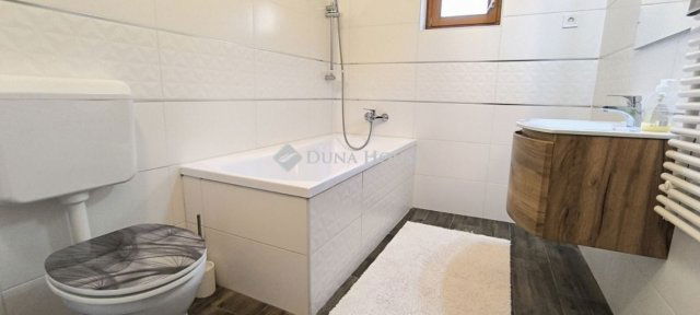 Eladó családi ház, Eplényen 99.9 M Ft, 5 szobás