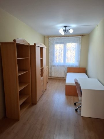 Kiadó panellakás, albérlet, Debrecenben 180 E Ft / hó, 3 szobás