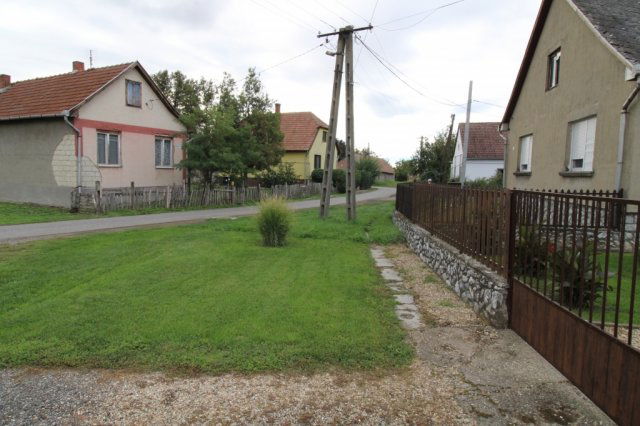 Eladó ikerház, Szihalmon 1.5 M Ft, 2 szobás