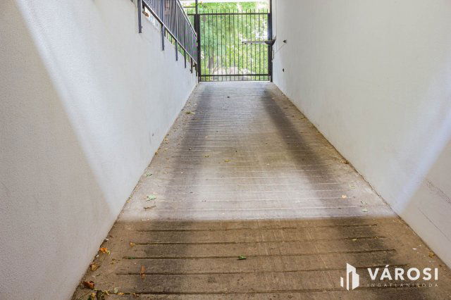 Kiadó garázs, Szegeden 30 E Ft / hó / költözzbe.hu